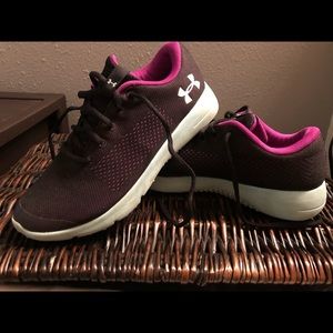 Girls Size 5 Under Armor shoes